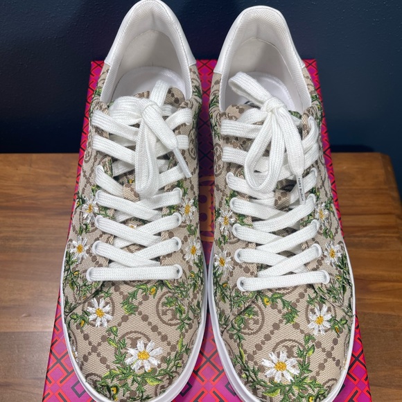 SOLD Tory Burch - Picture 3 of 5